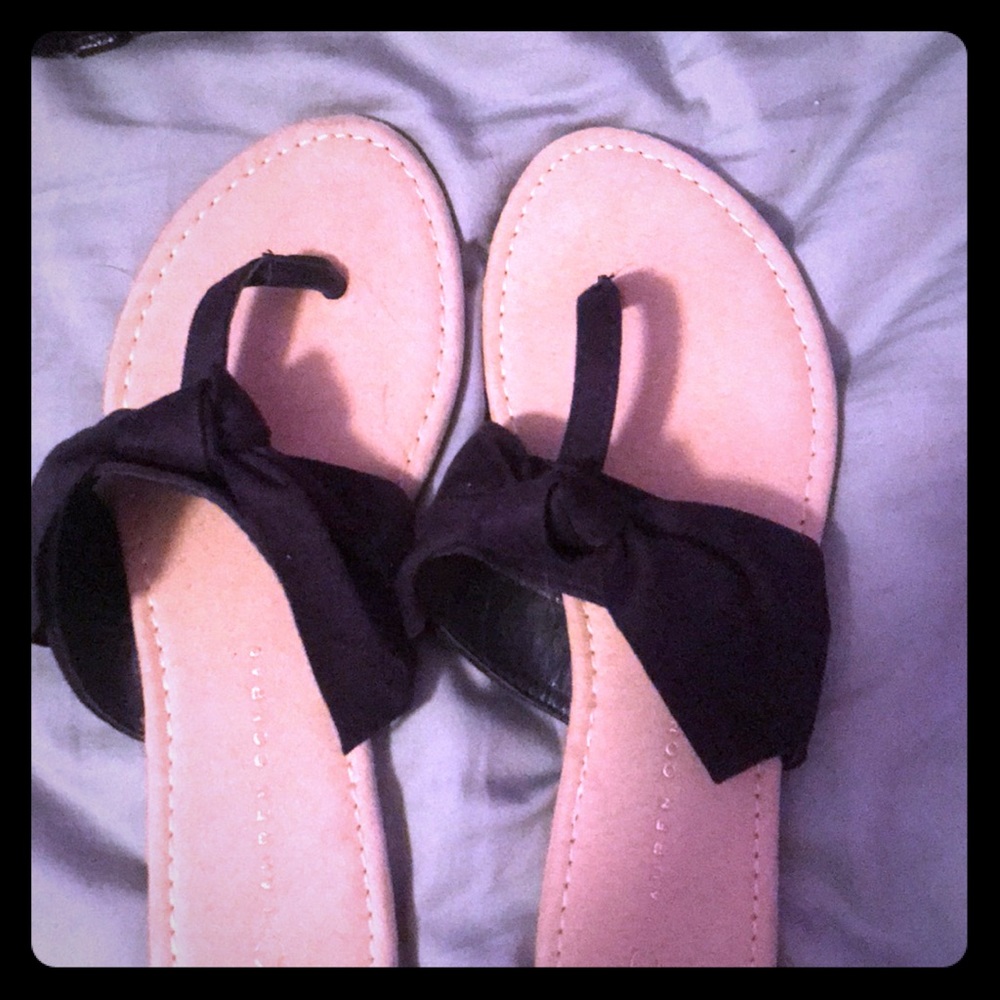LC Lauren Conrad bow Flip flops never worn
